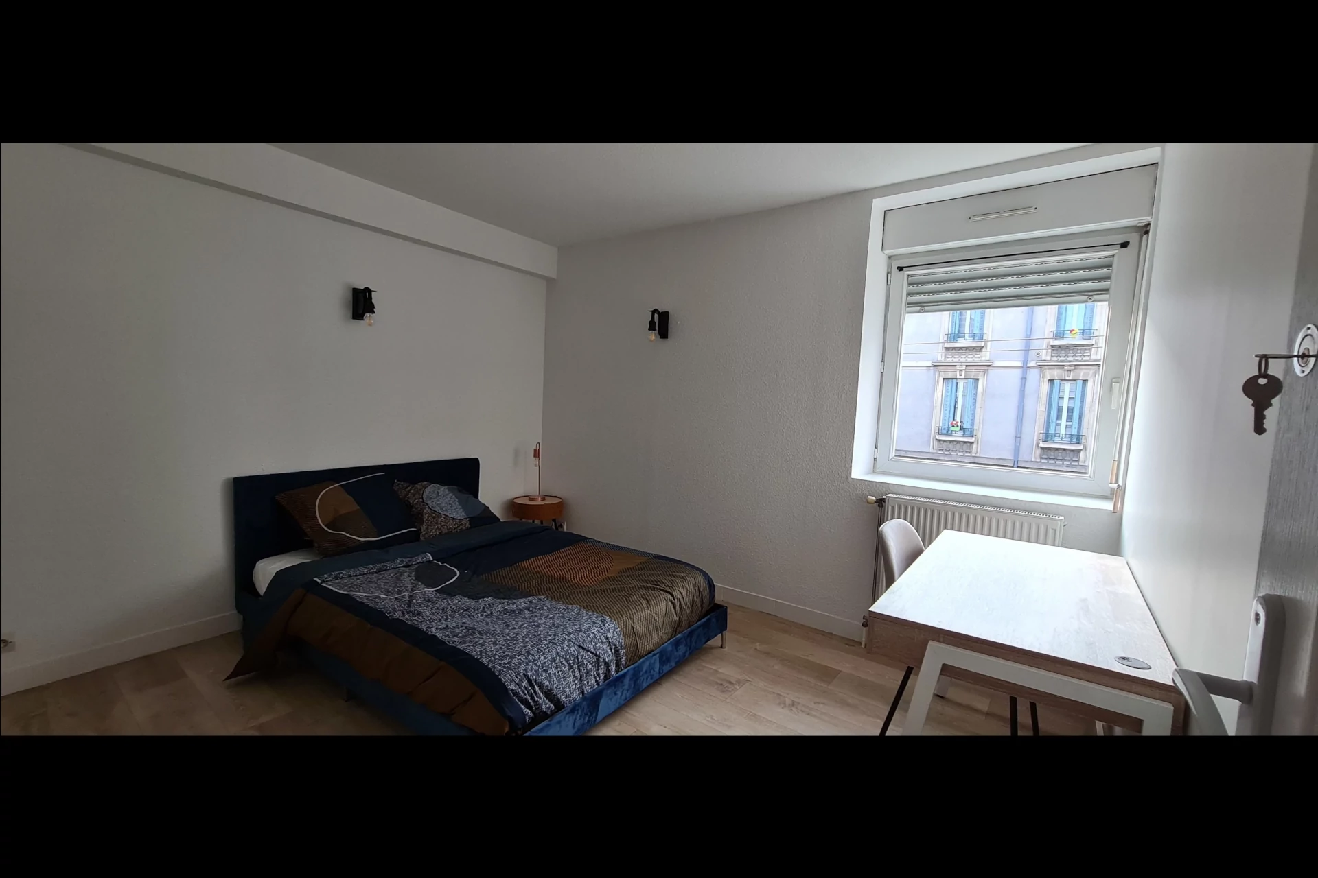 Chambre 1 vue bureau T5 colocation Lafargues Limoges